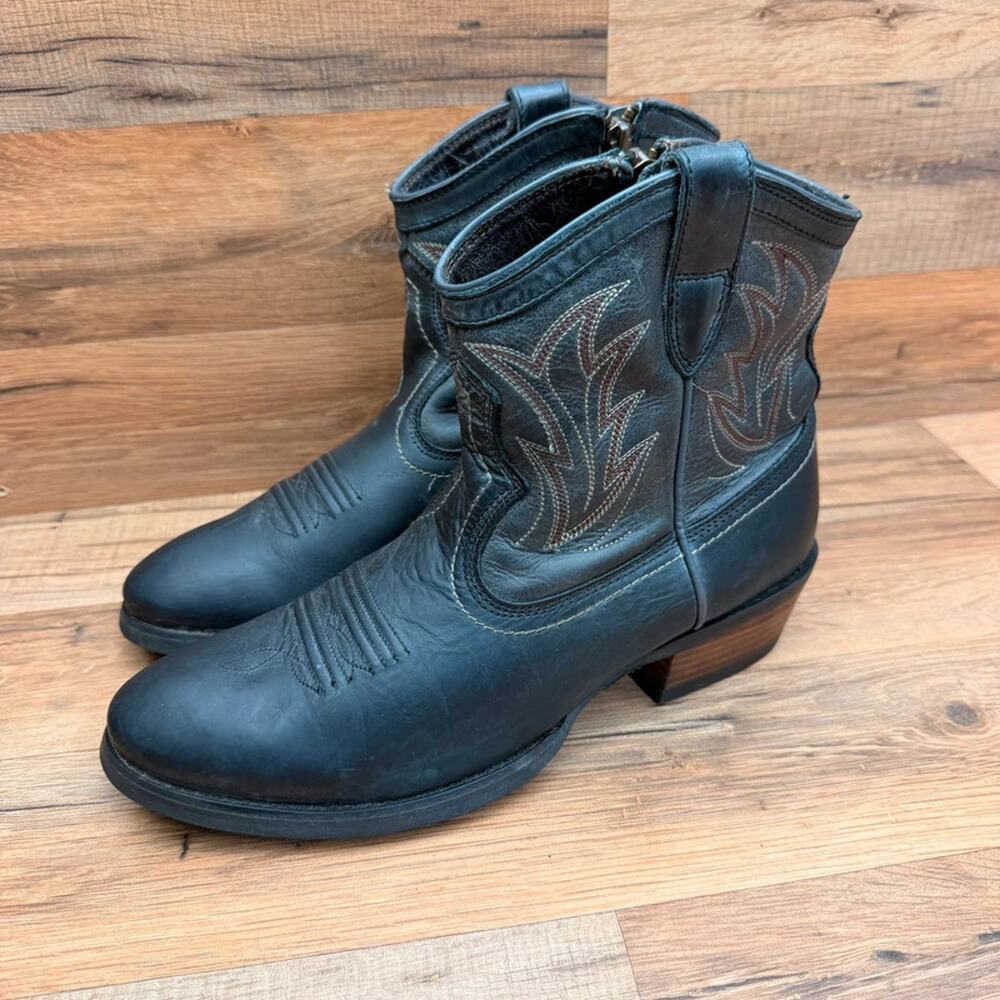 ARIAT Unbridled Billie Women’s size 9B Boot Black Leather Western Cowboy